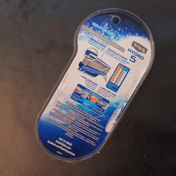 NWT Lot Of 4 Gillette Venus & Schick Hydro Razors for Women - Picture 4 of 10